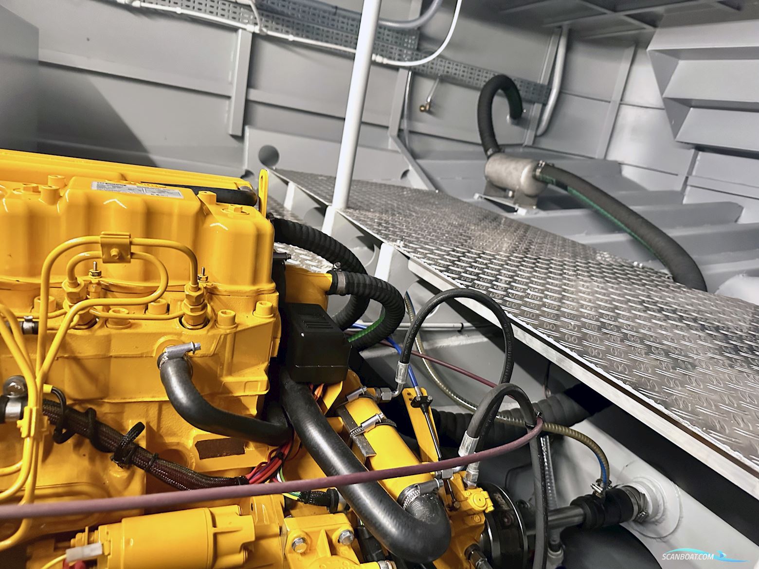 Homeship Vaarchalet 1250D Luxe Houseboat