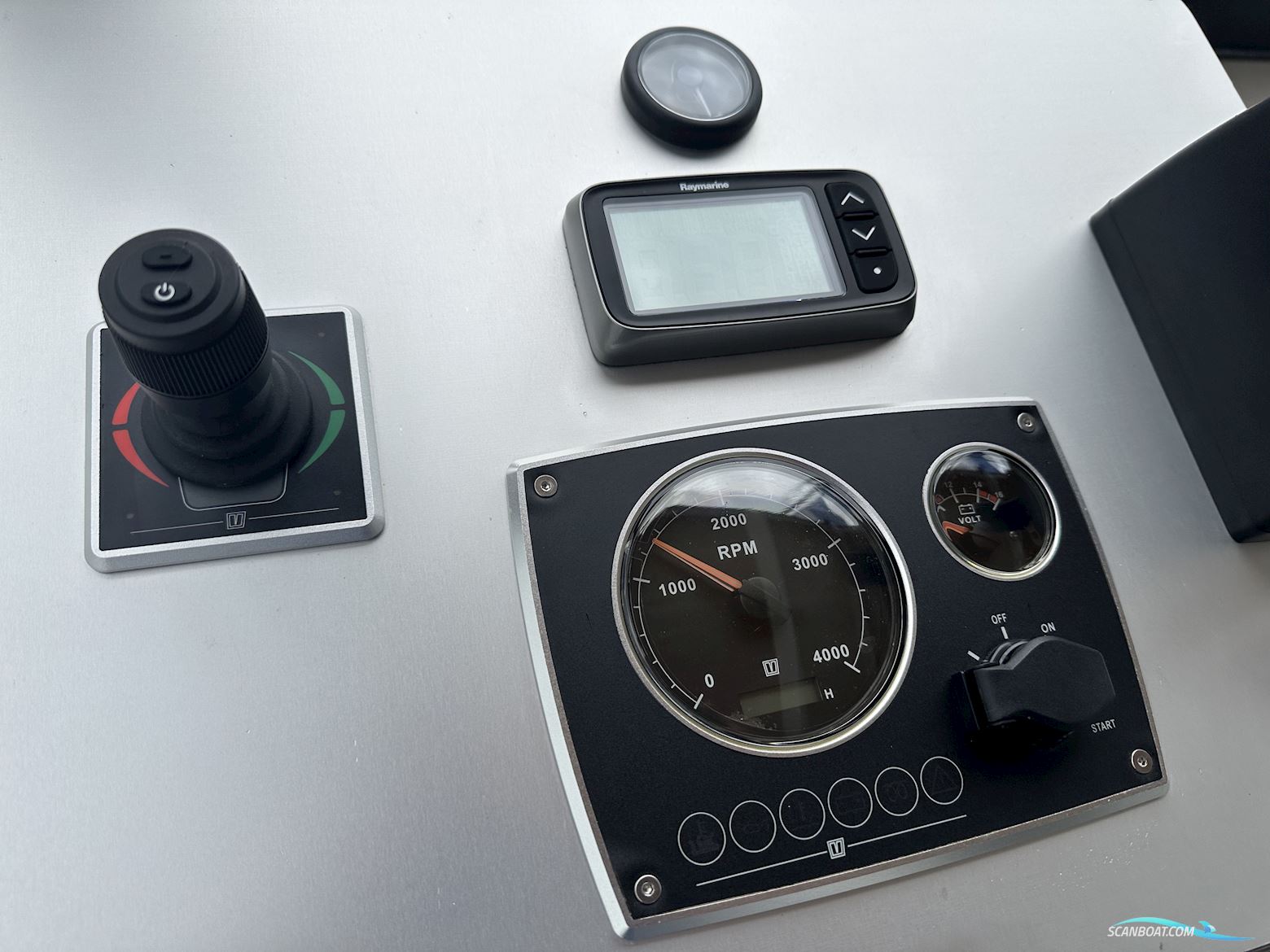 Homeship Vaarchalet 1250D Luxe Houseboat