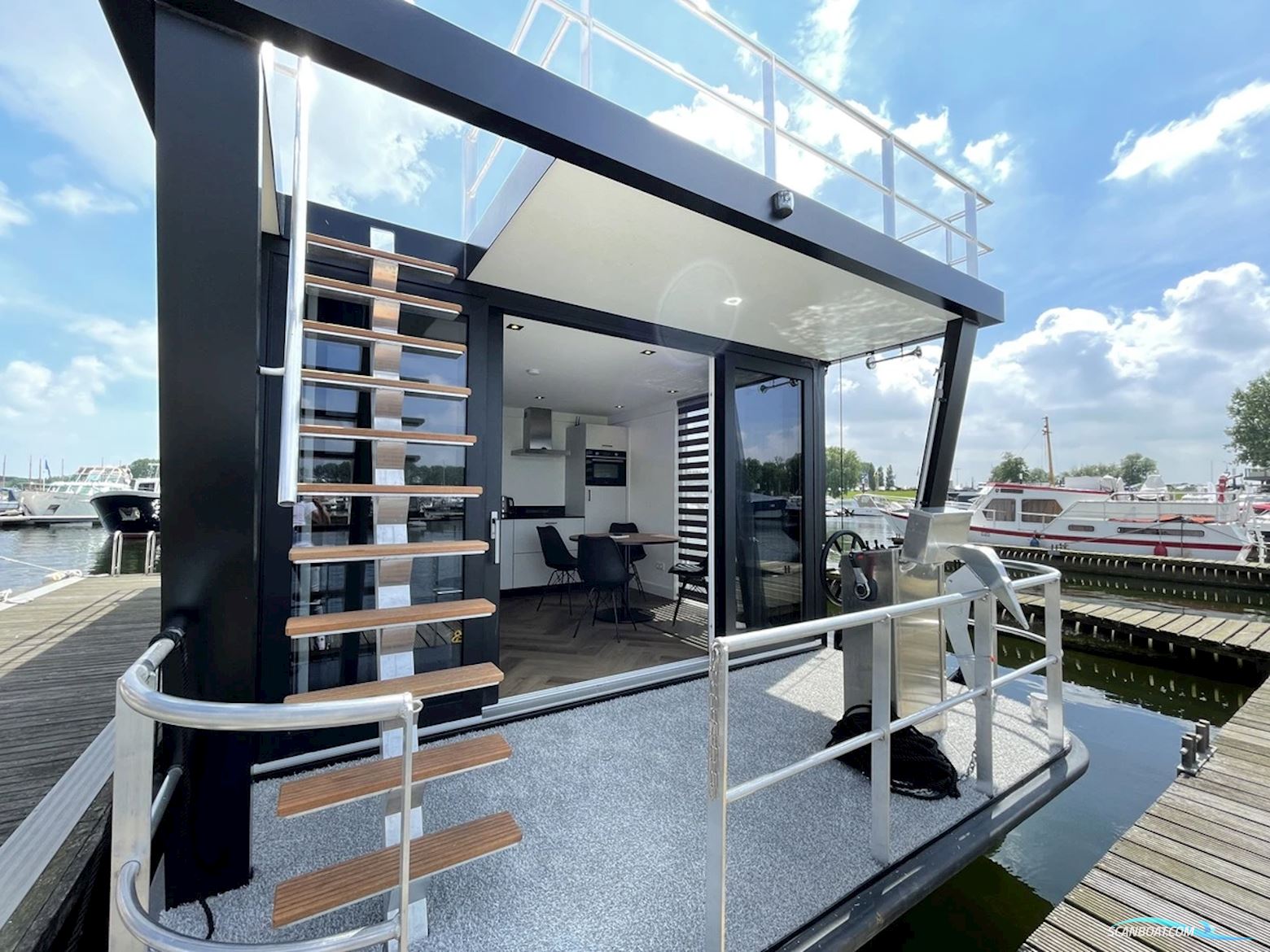 Houseboat 11.00 Zandvliet & Verlouw Huizen aan water 2021, met Suzuki motor, The Netherlands