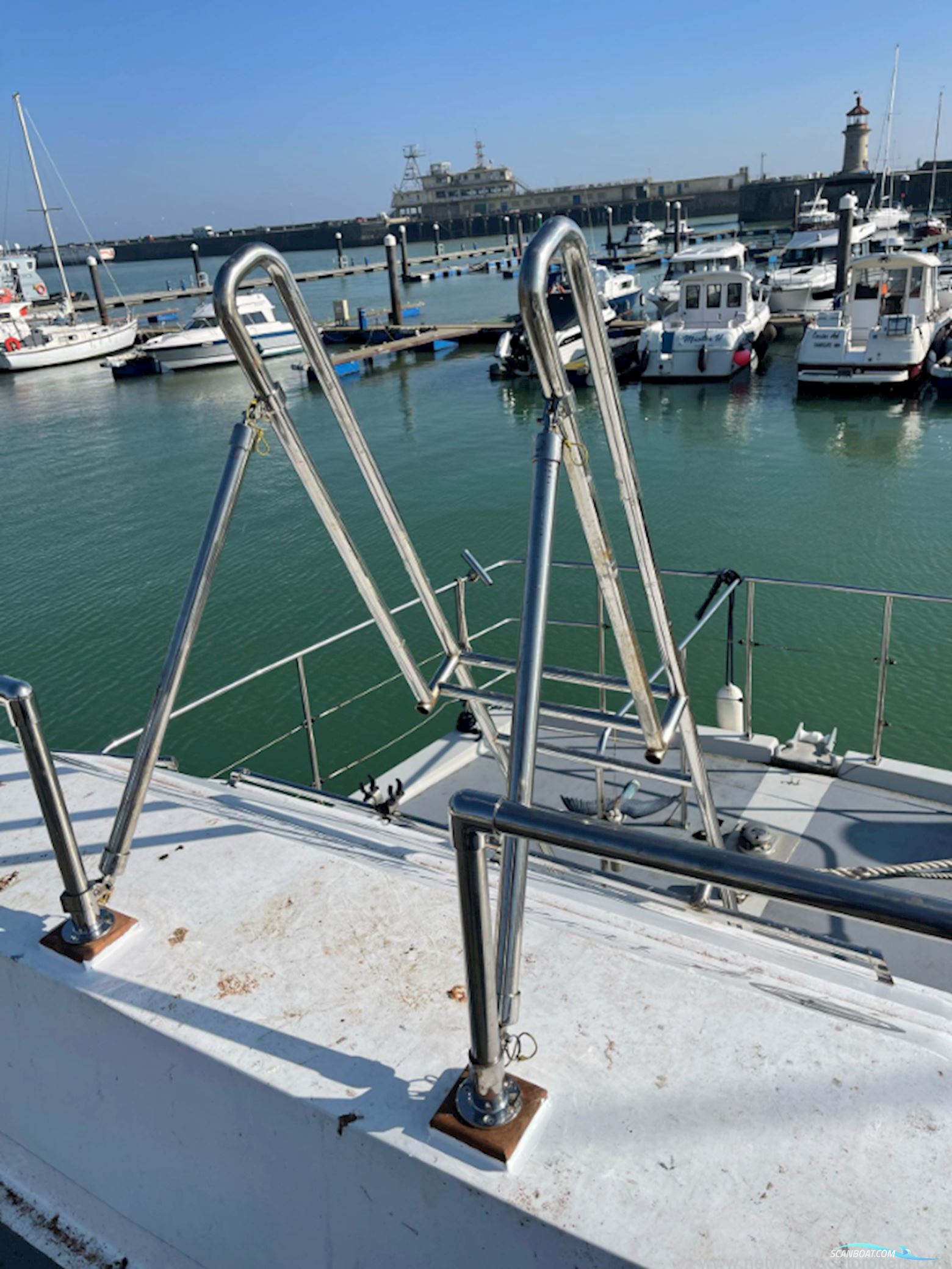 Houseboat Powercat 40 Converted to a