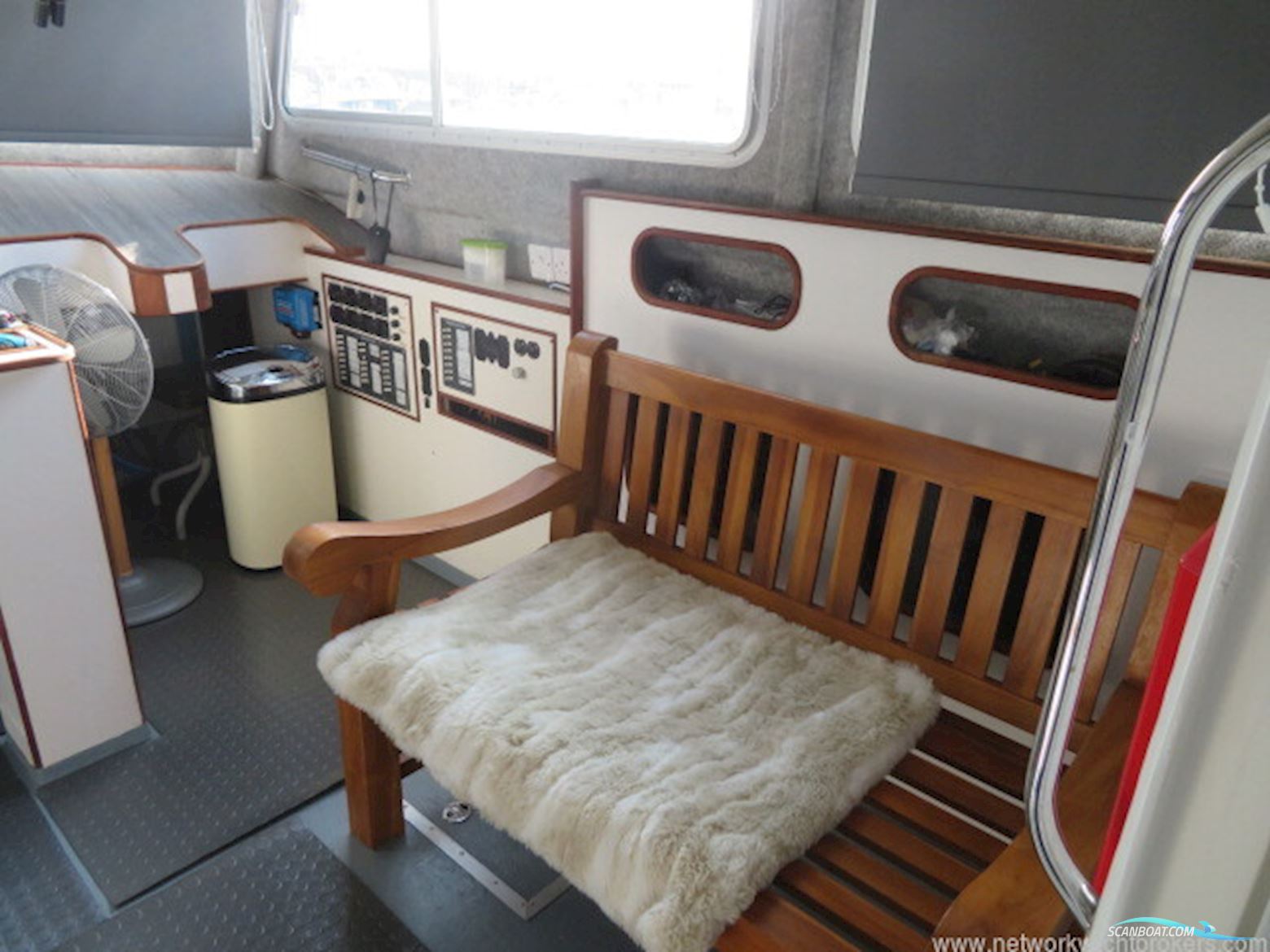 Houseboat Powercat 40 Converted to a