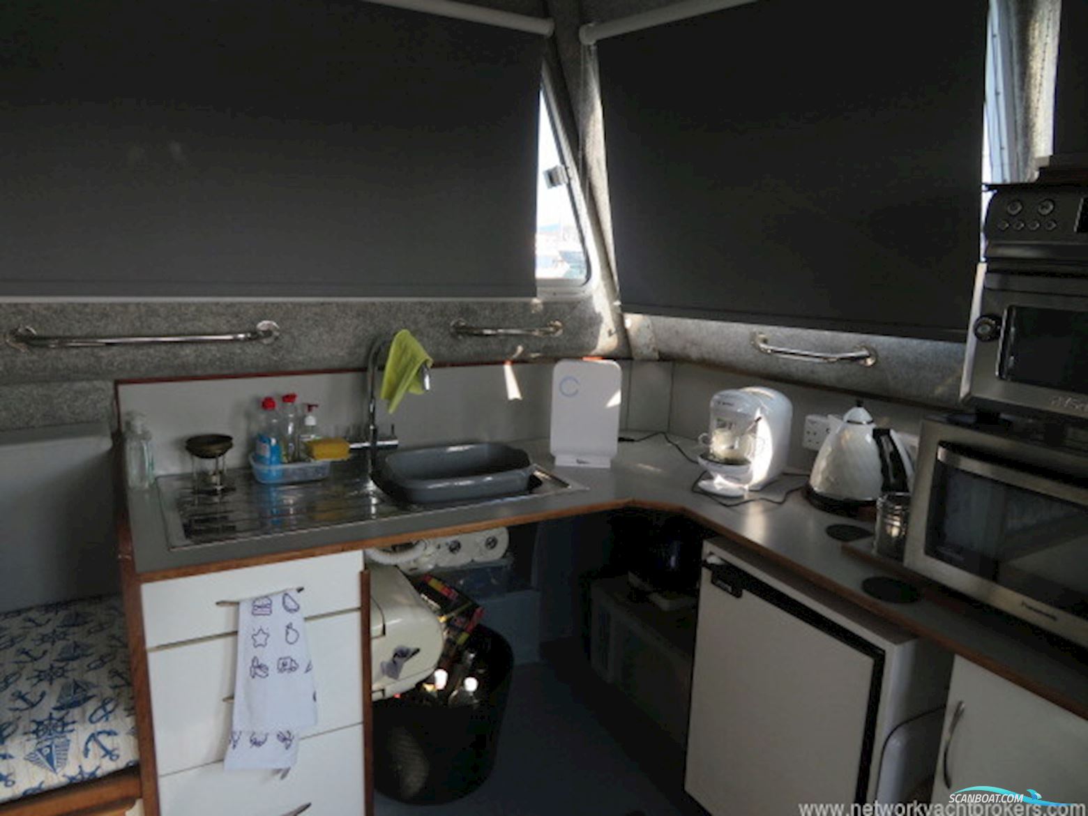 Houseboat Powercat 40 Converted to a