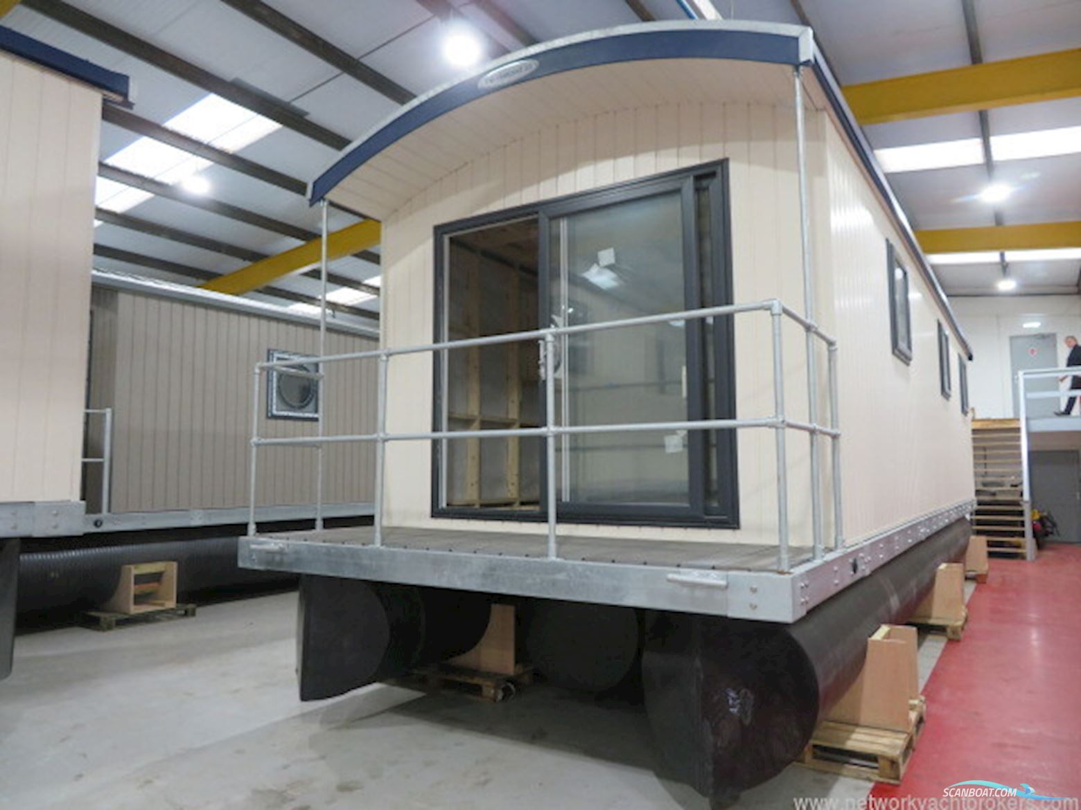 Houseboat River Pod 38