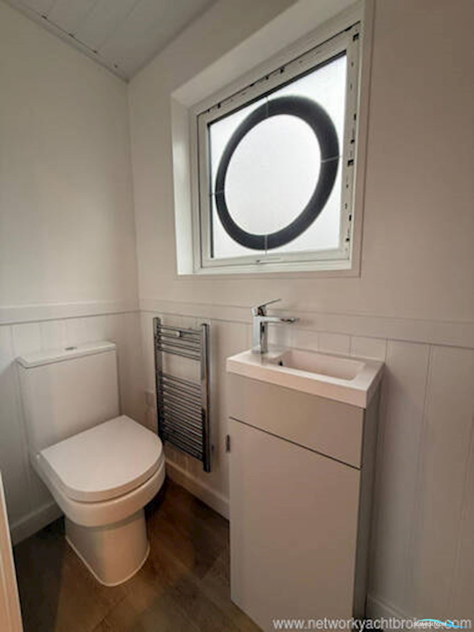 Houseboat River Pod 38