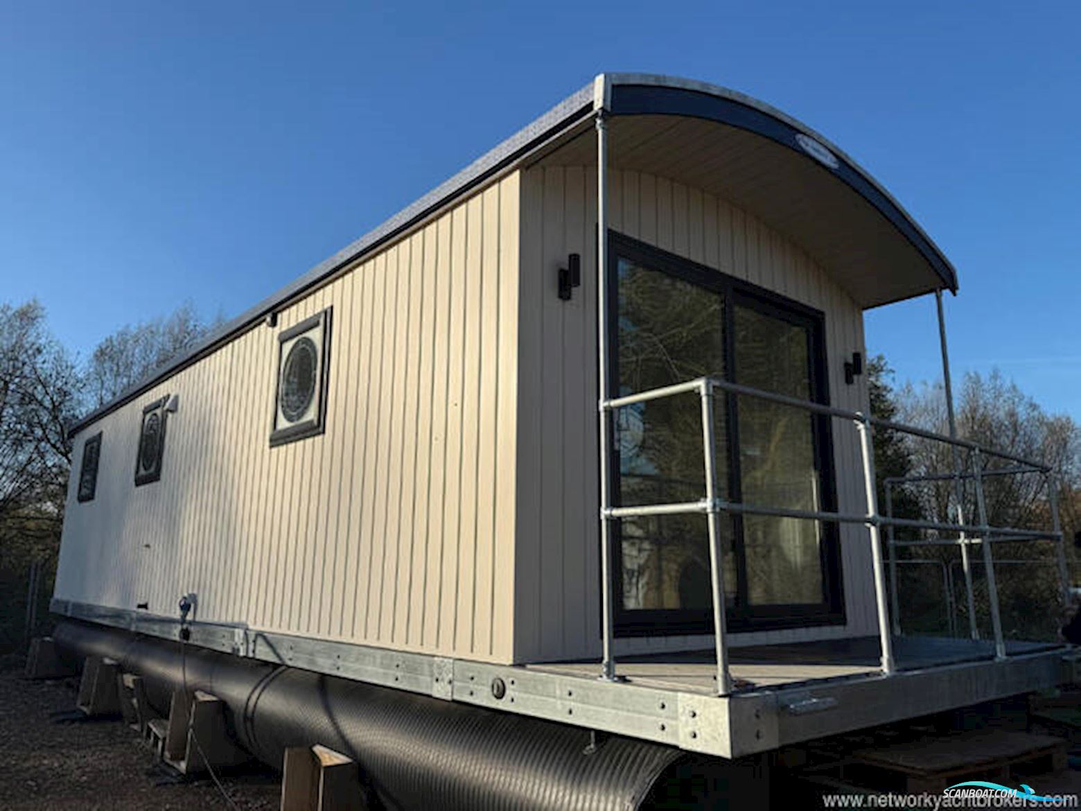Houseboat River Pod 38