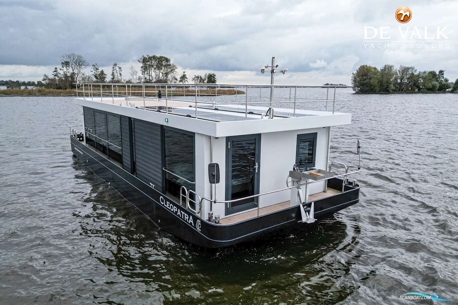 Houseboat Waterloft Luxemotor