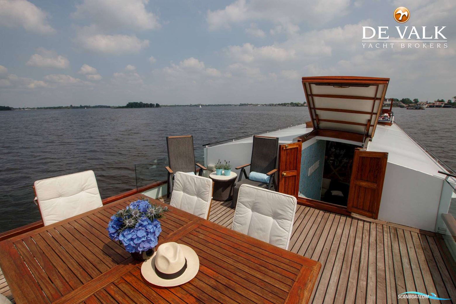 Houseboat Waterloft Luxemotor Spitz 38M