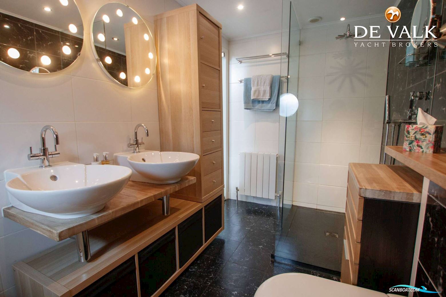 Houseboat Waterloft Luxemotor Spitz 38M