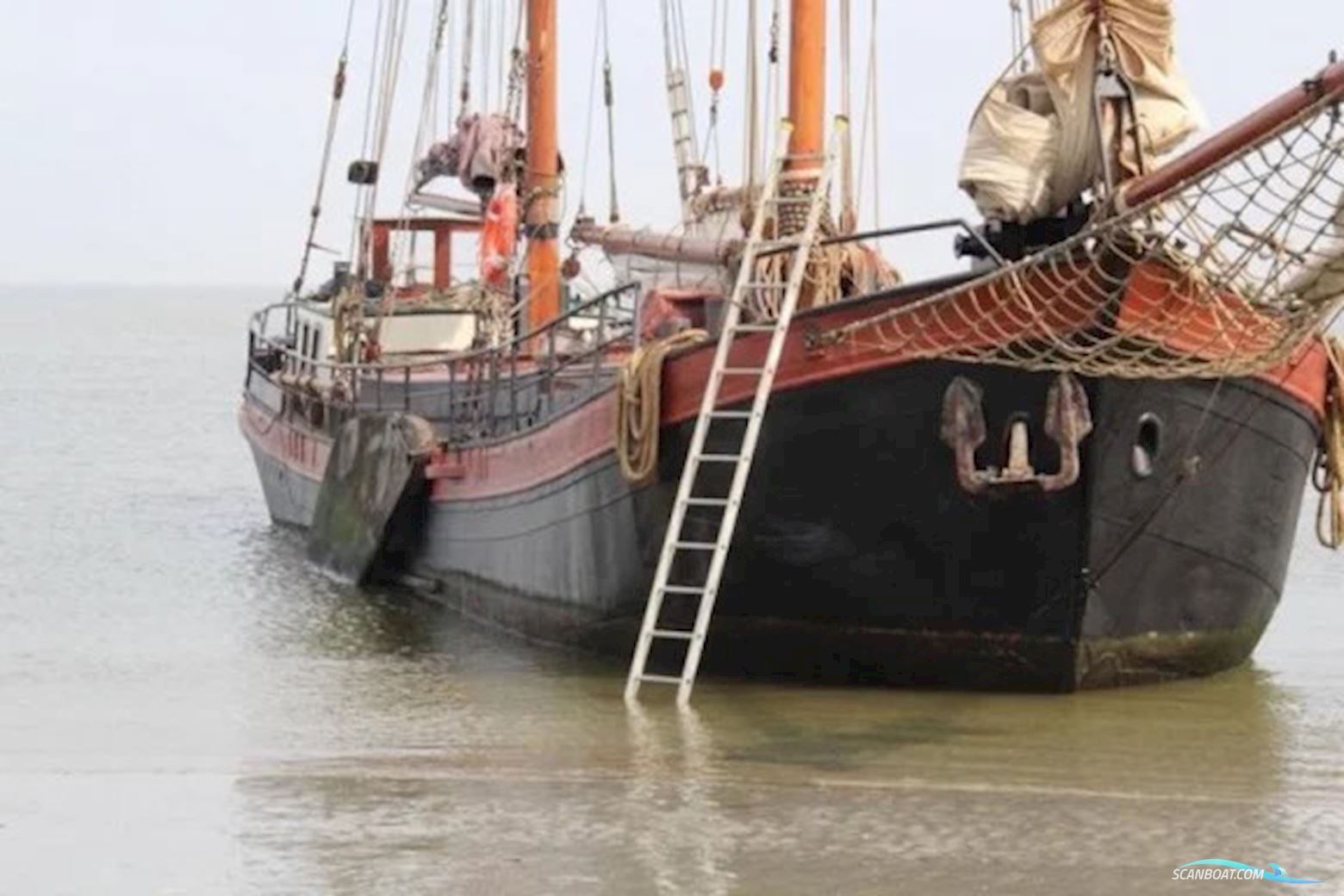 Klipper Woonschip Huizen aan water 1899, met Daf motor, The Netherlands