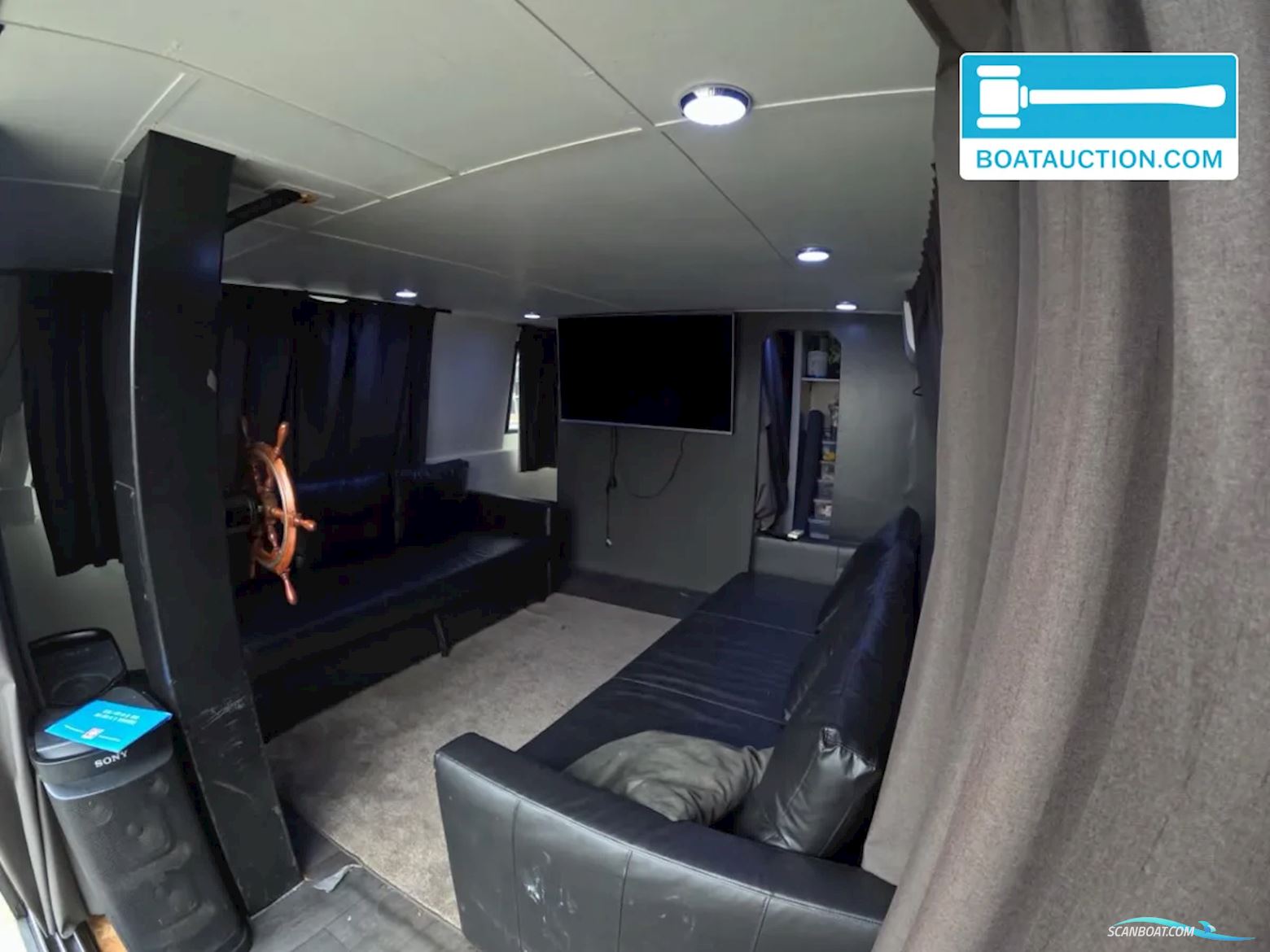 Loosdrecht Houseboat