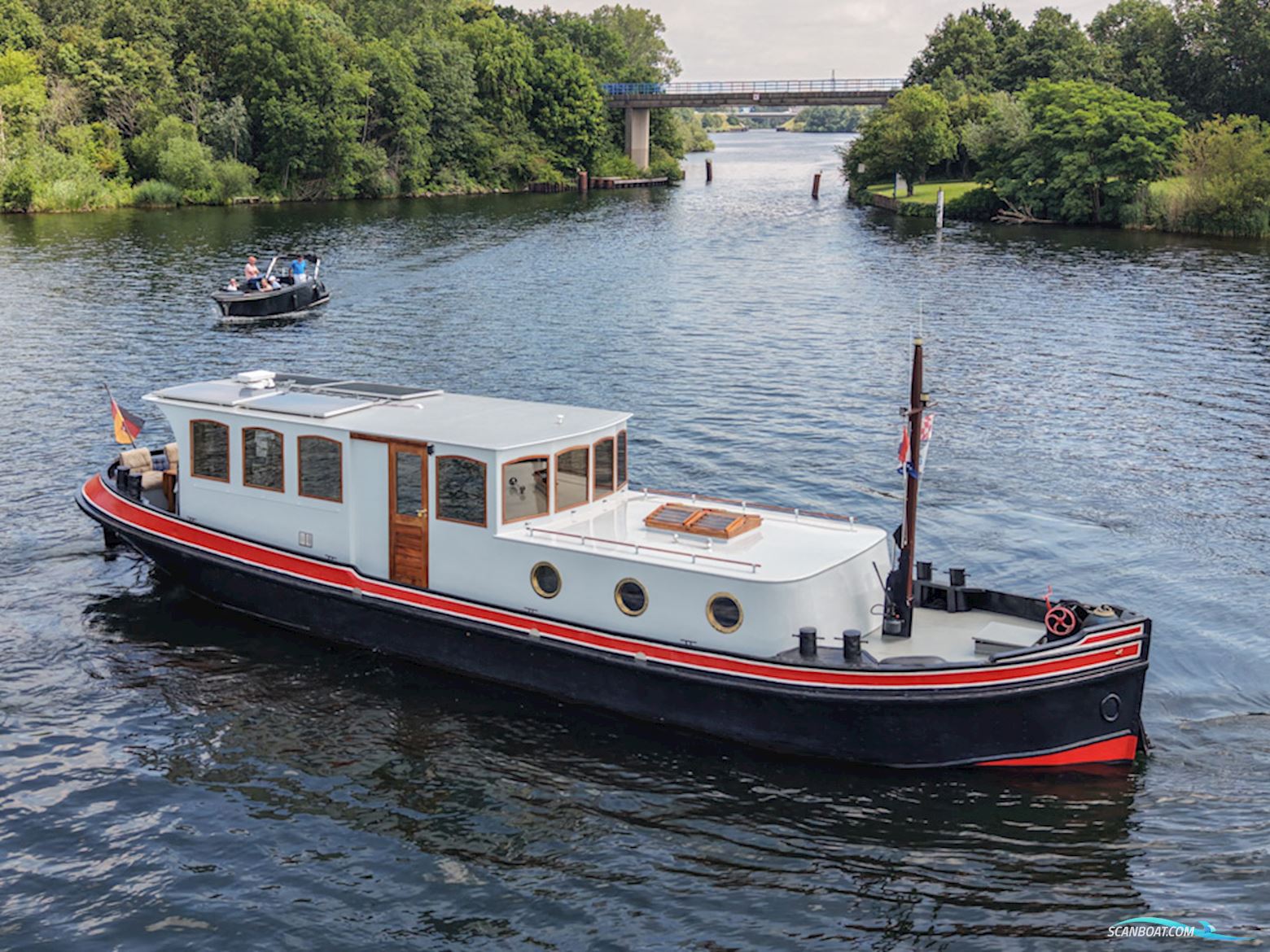 Luxe Motor 16.20 Deckhouse