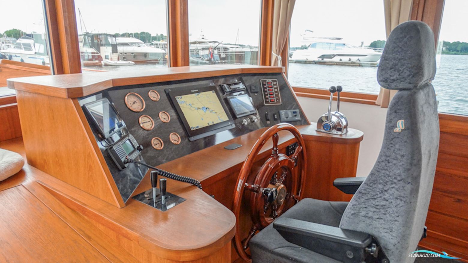 Luxe Motor 16.20 Deckhouse
