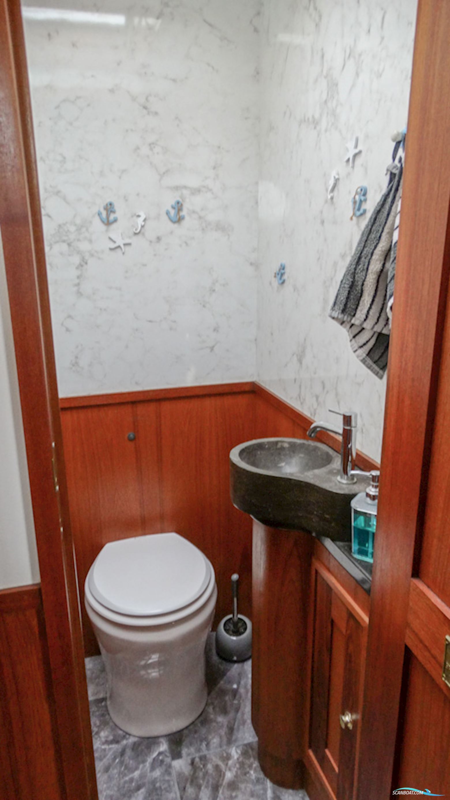 Luxe Motor 16.20 Deckhouse
