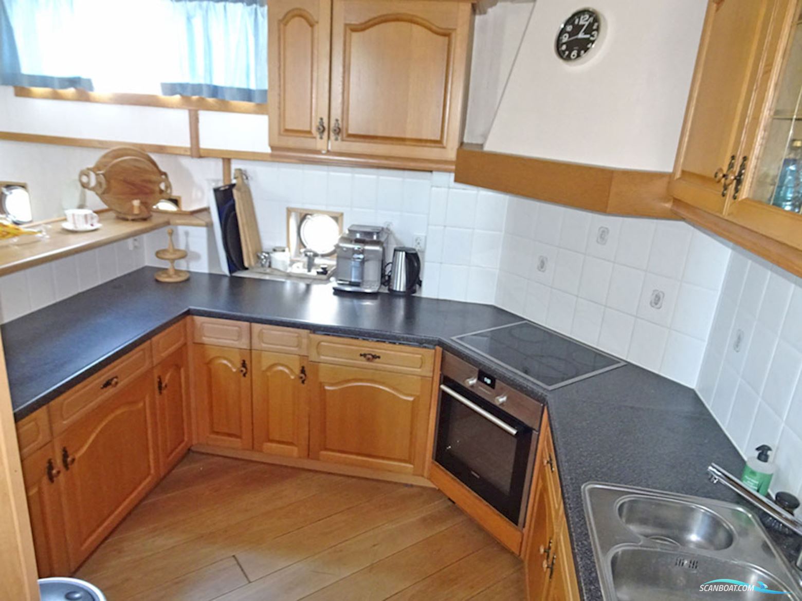 Luxe Motor 36.72, Cbb Rijn