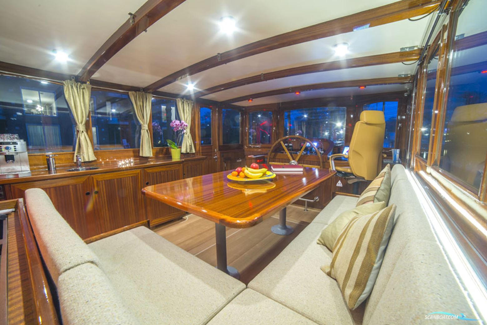 Luxe Motor Cruise 19.75