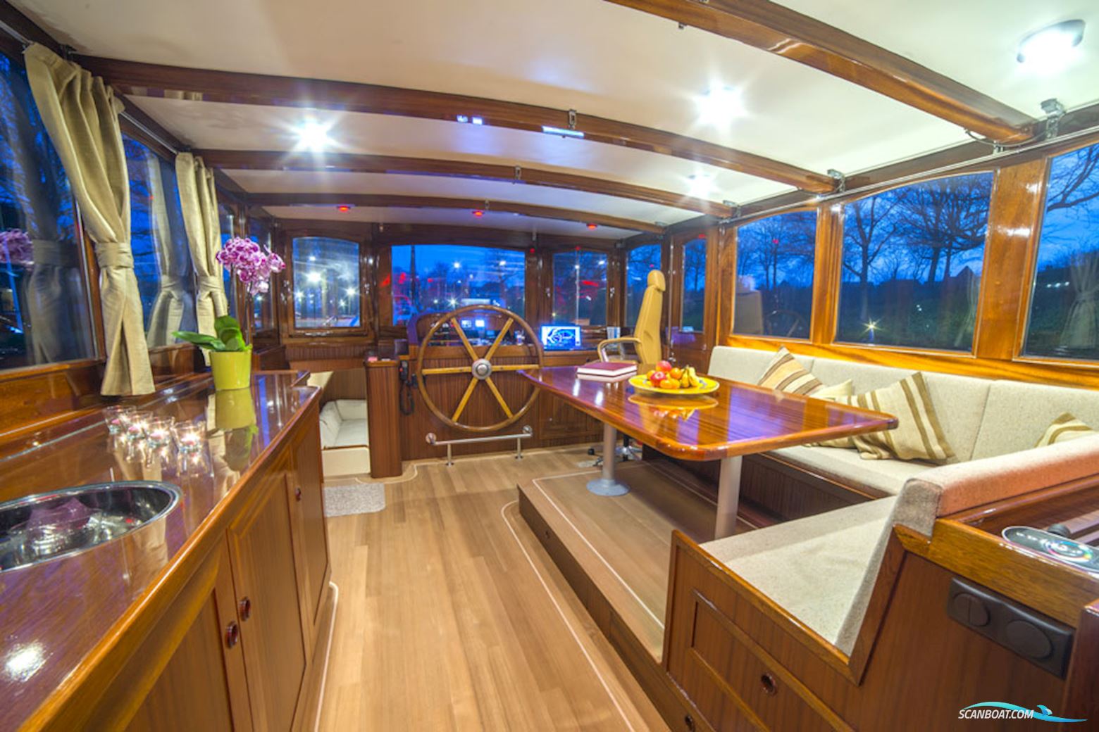 Luxe Motor Cruise 19.75