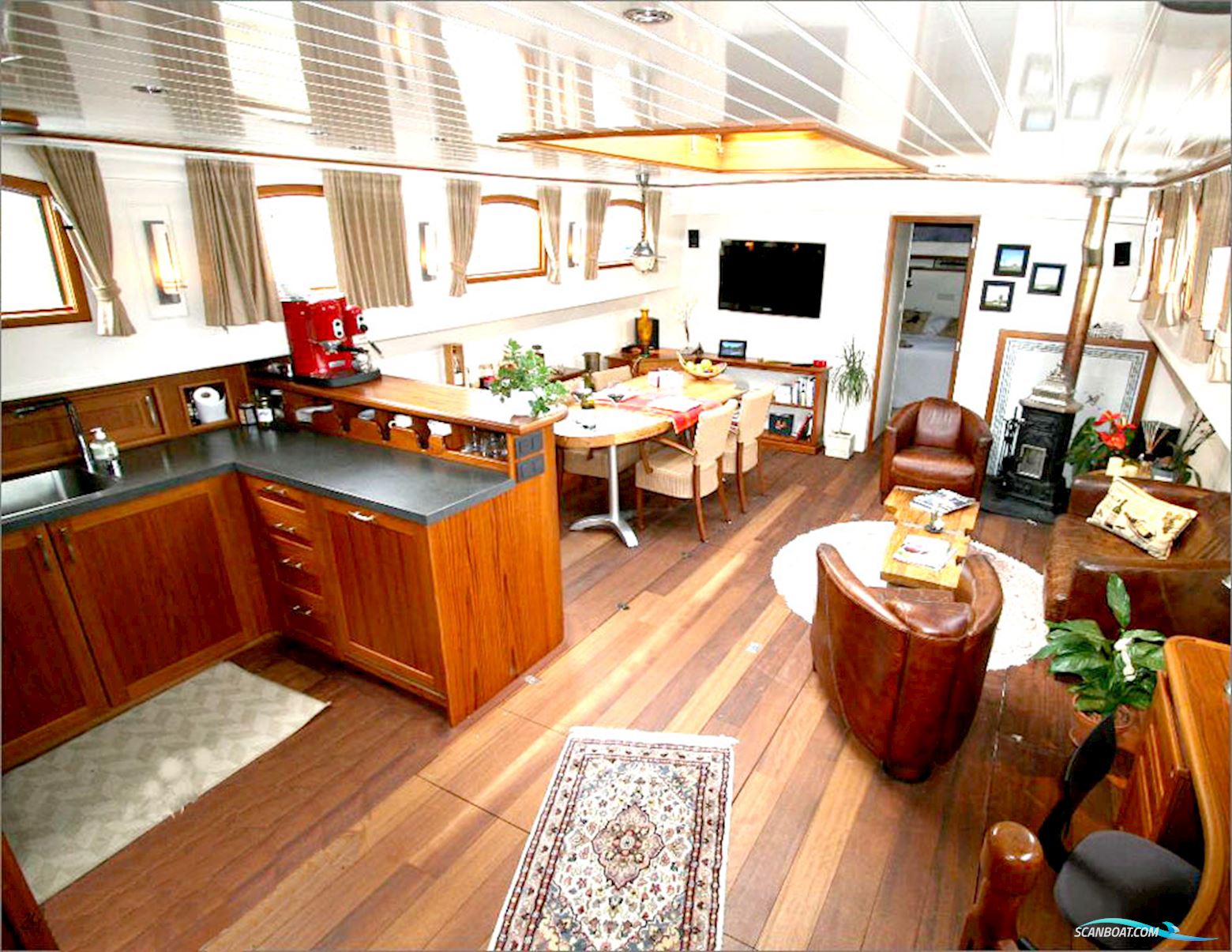 Luxe Motor Cruise 19.75