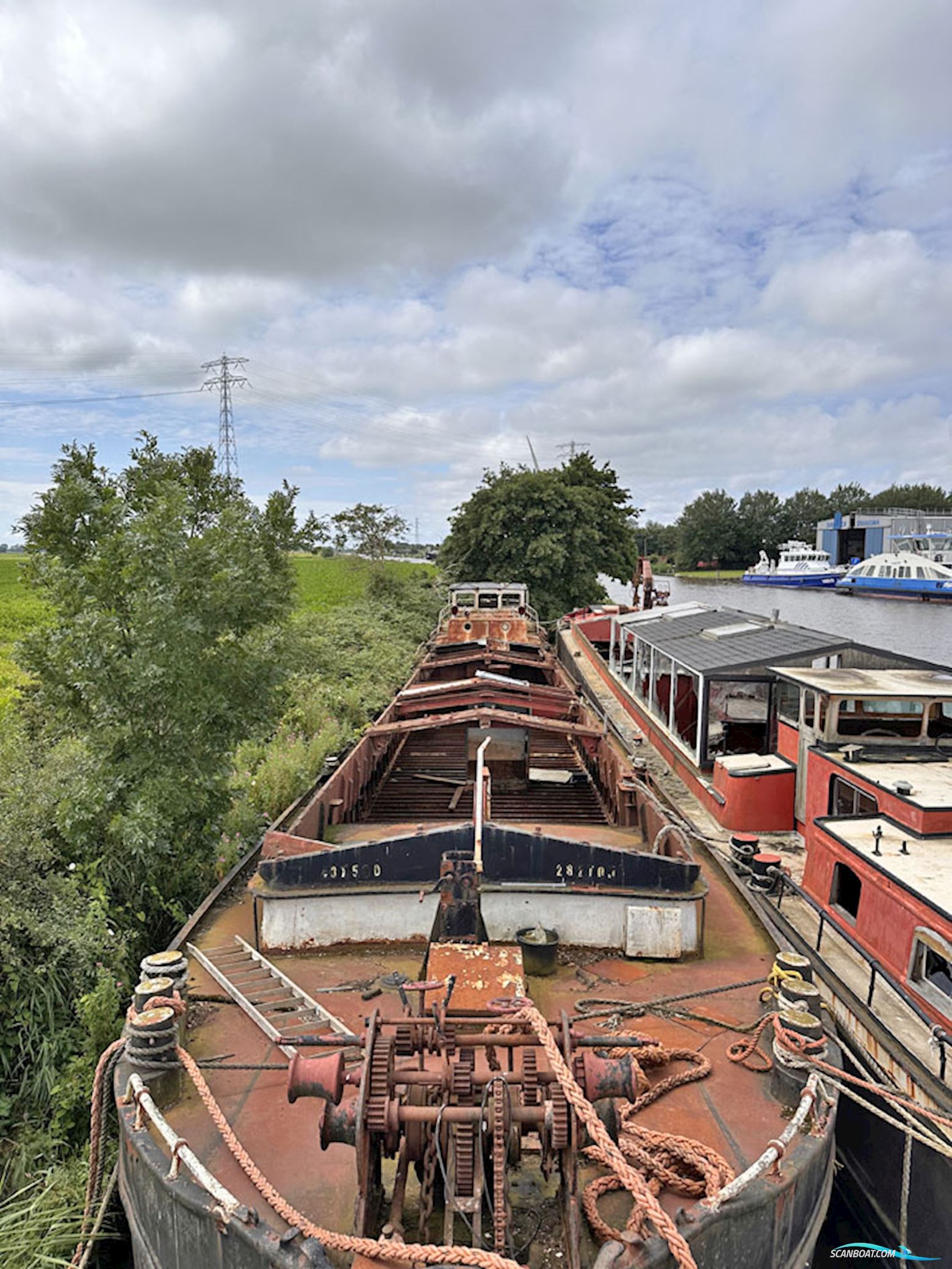 Luxe Motor Elizabeth III 42.46 casco