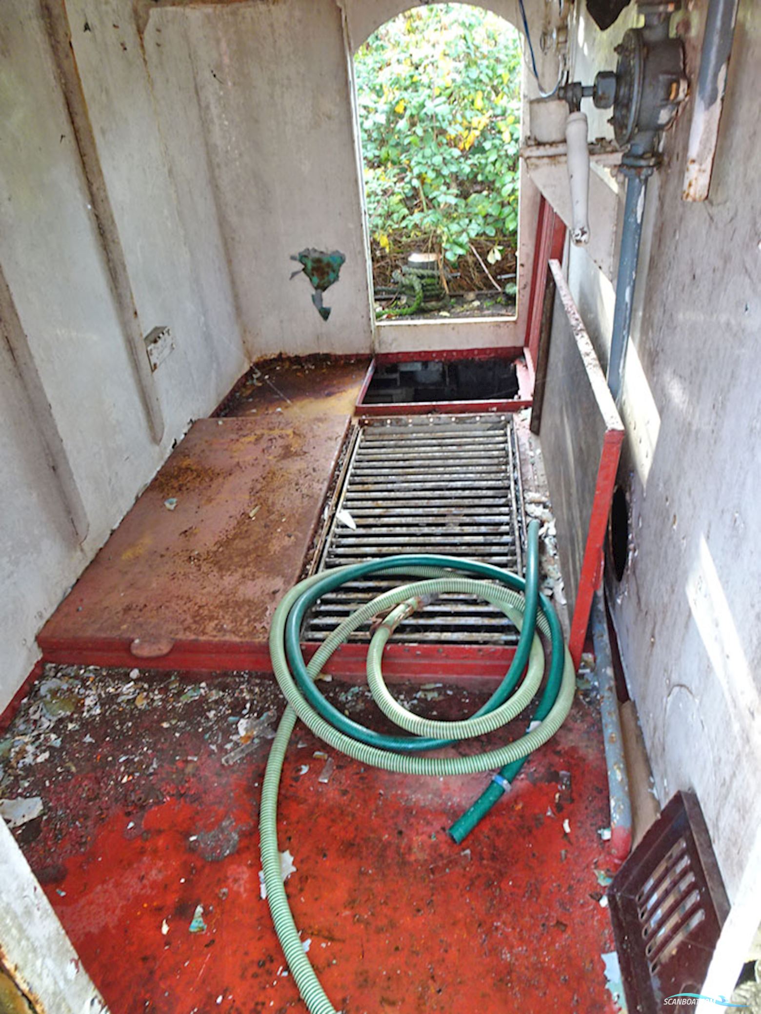 Luxe Motor Elizabeth III 42.46 casco