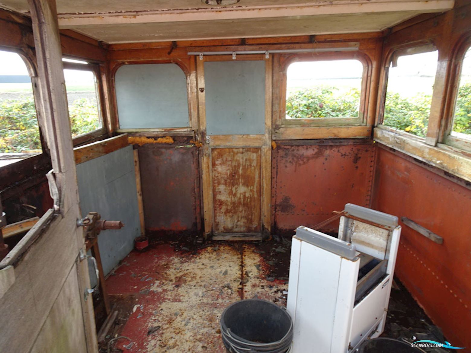 Luxe Motor Elizabeth III 42.46 casco