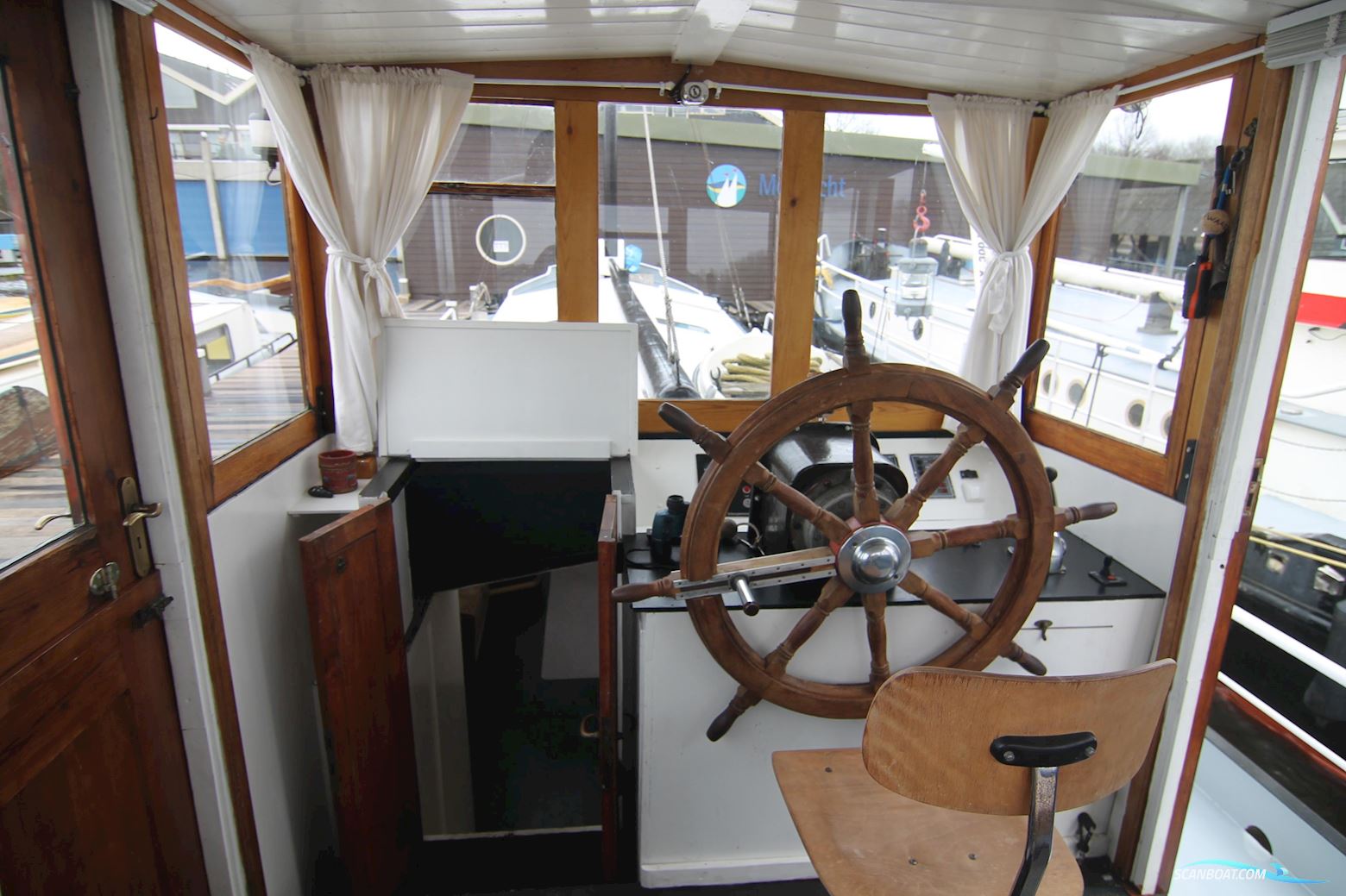 Luxe-Motor Live Aboard