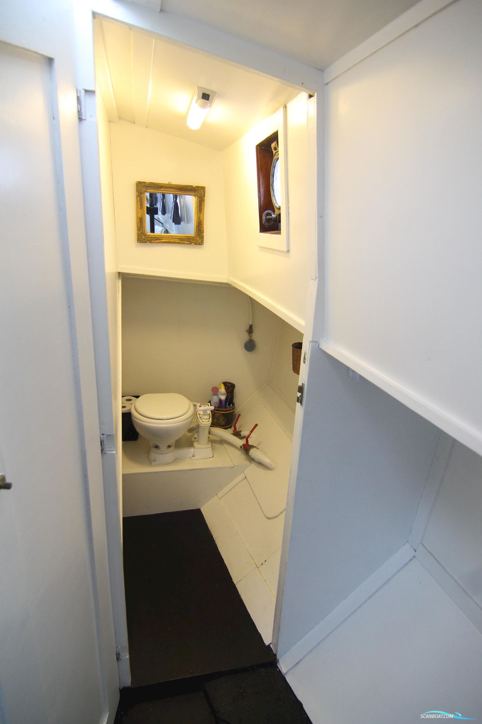 Luxe-Motor Live Aboard