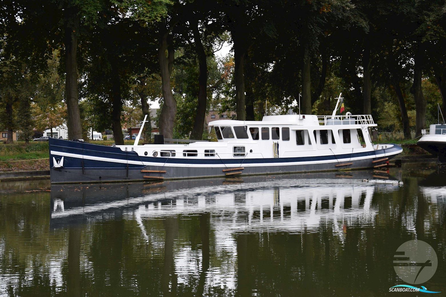 Luxemotor 24.75