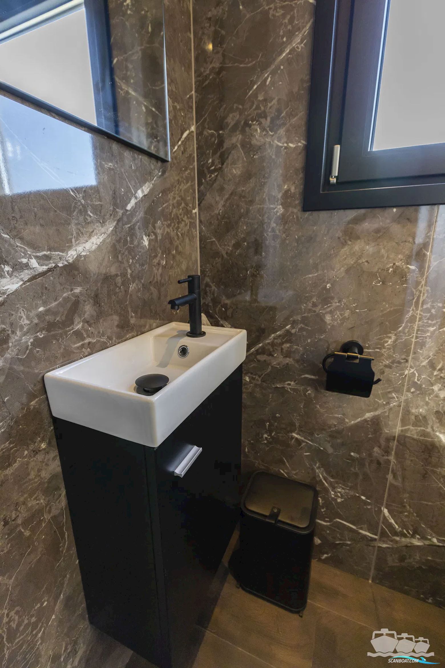 SL Houseboat Marina Den Oever, inclusief ligplaats