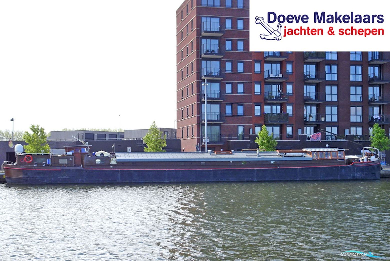 Spits B&B Varend Woonschip 39.09 met CvO Huizen aan water 1955, met Daimler Benz<br />OM423 motor, The Netherlands