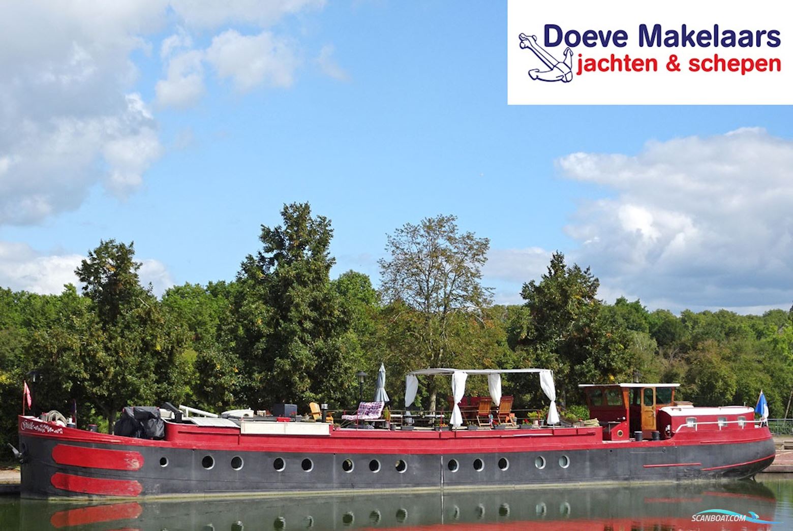 Spits Varend Woonschip 30.53 met UBC Huizen aan water 1930, met Baudouin<br />DK6 motor, The Netherlands