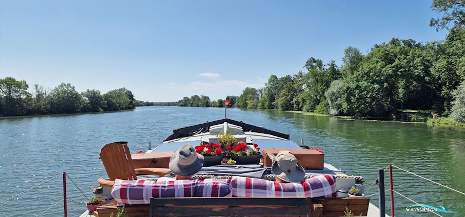 Spits Varend Woonschip 30.53 met UBC