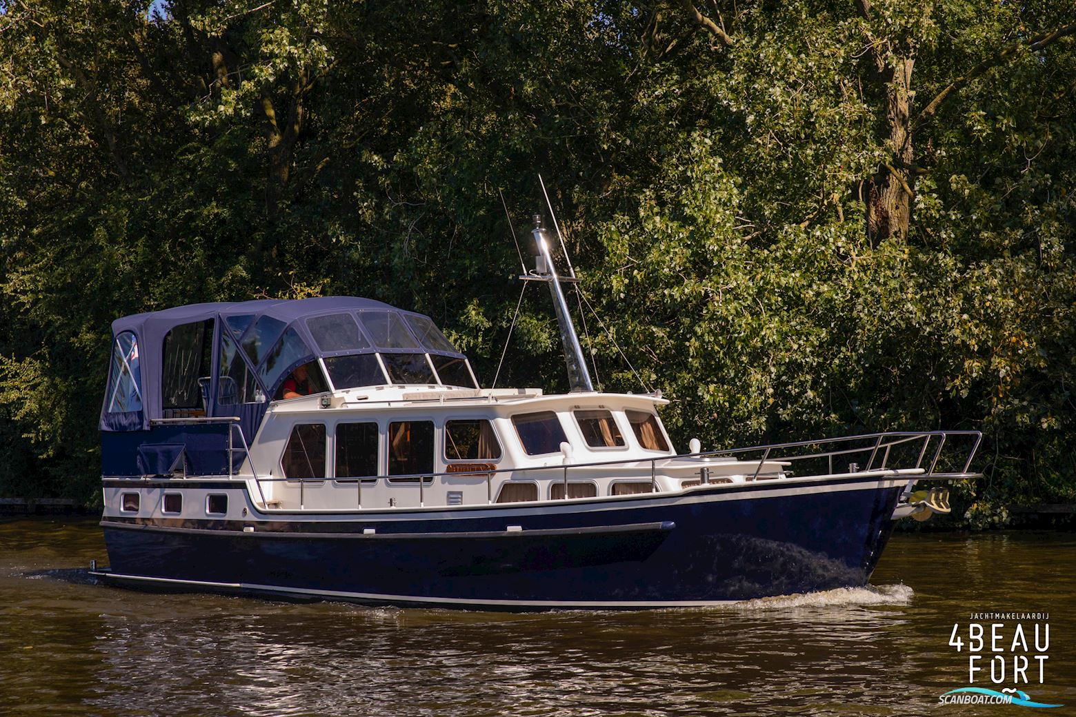 Super Lauwersmeer 1250 AK Huizen aan water 1988, met Iveco M8061 motor, The Netherlands