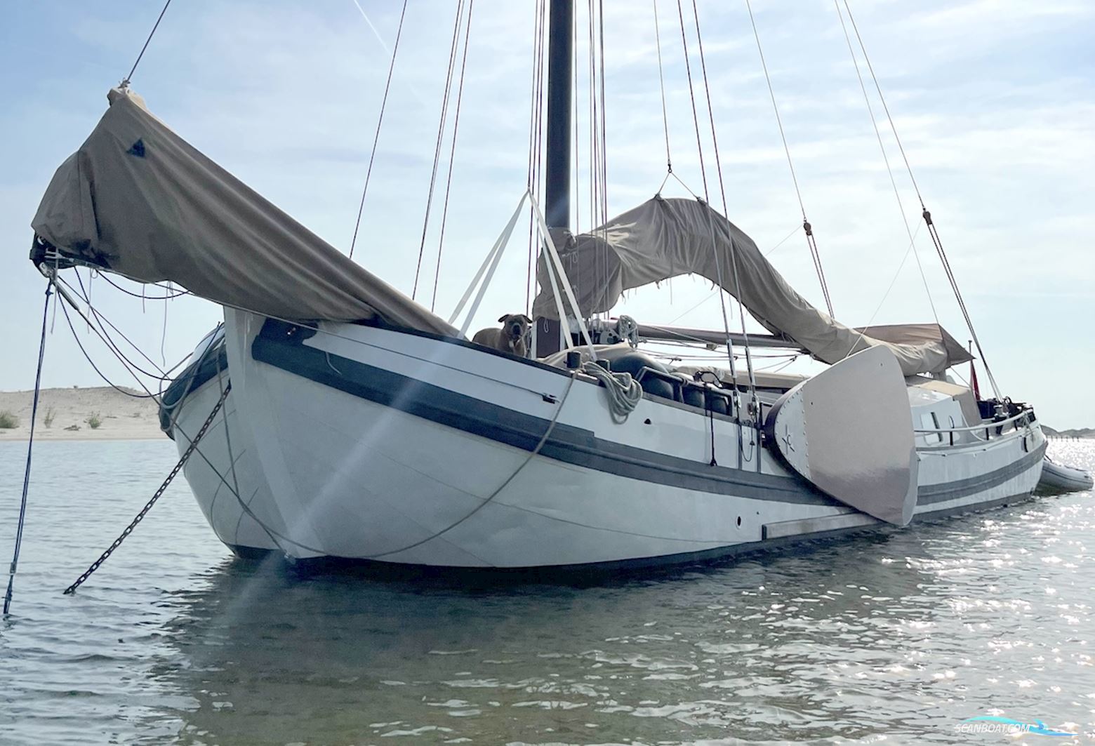 Tjalk Woonboot Huizen aan water 1899, The Netherlands