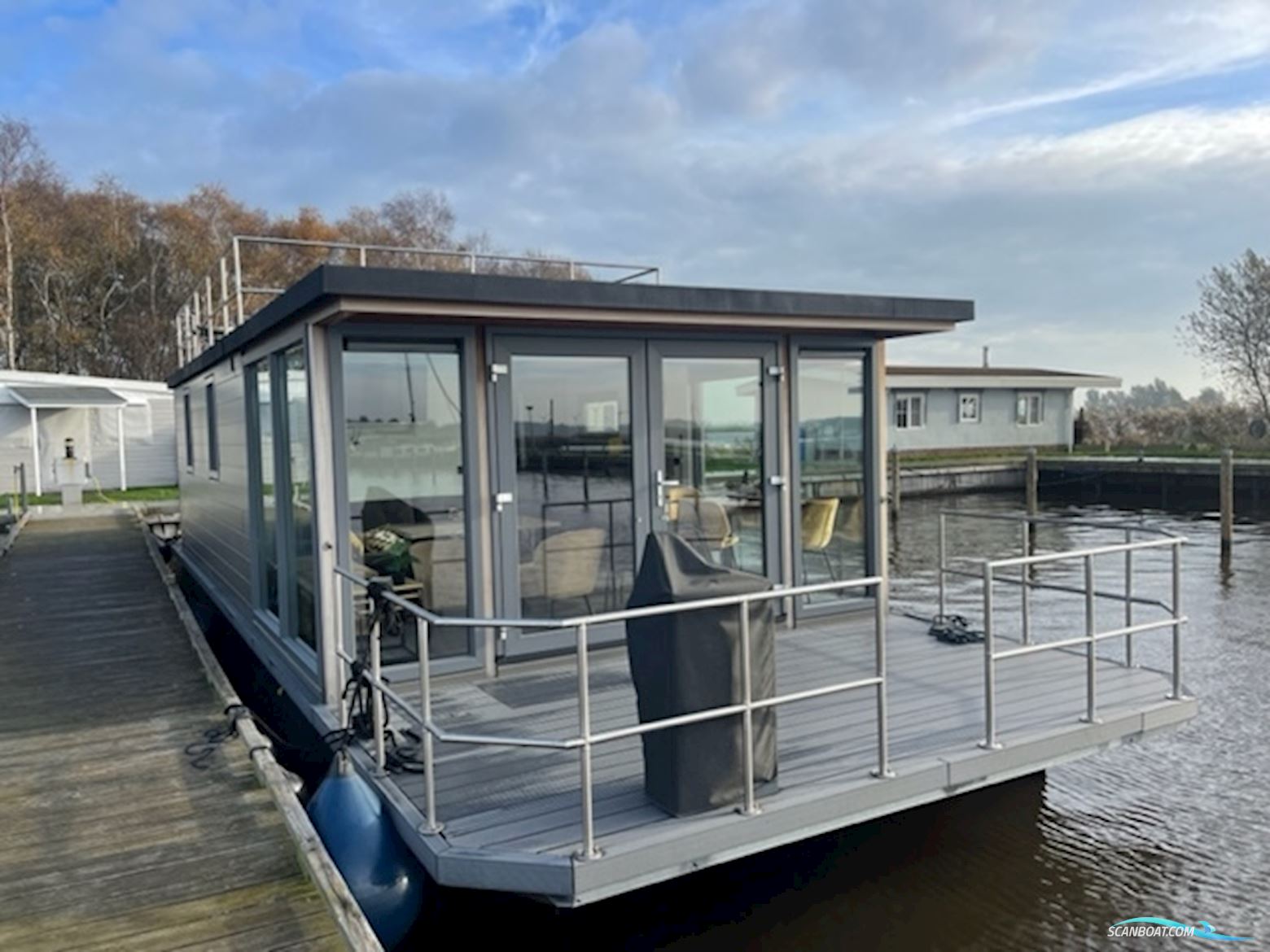 Vamos Isola Huizen aan water 2023, met Yamaha motor, The Netherlands