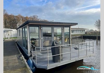 Vamos Isola Huizen aan water 2025, met Yamaha motor, The Netherlands