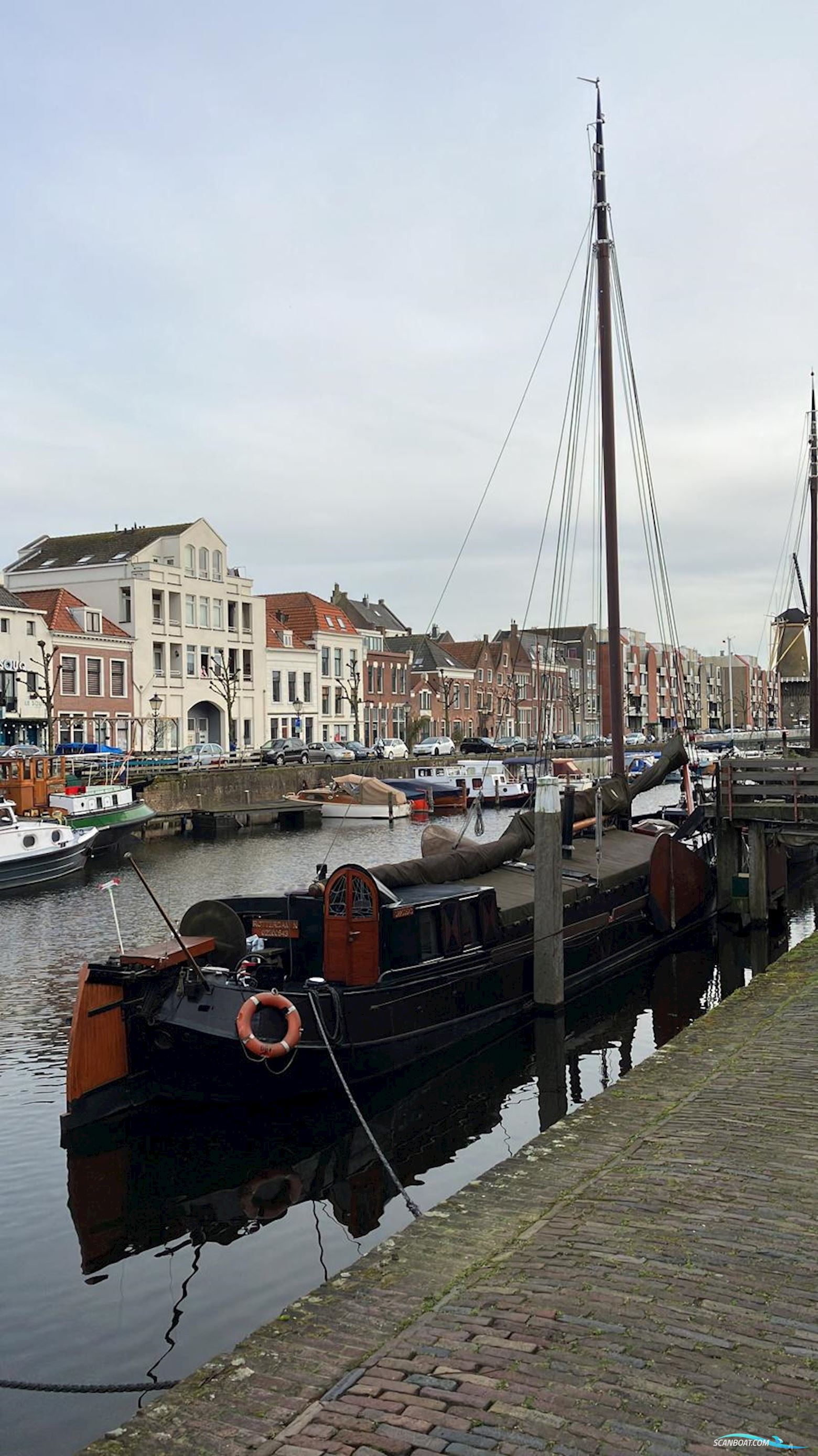 Zeilend Woonschip Woonschip Met Vaste Ligplaats