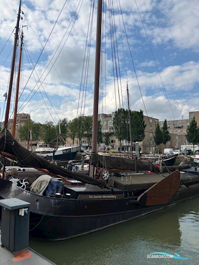 Zeilend Woonschip Woonschip Met Vaste Ligplaats Huizen aan water 1916, met Daf motor, The Netherlands