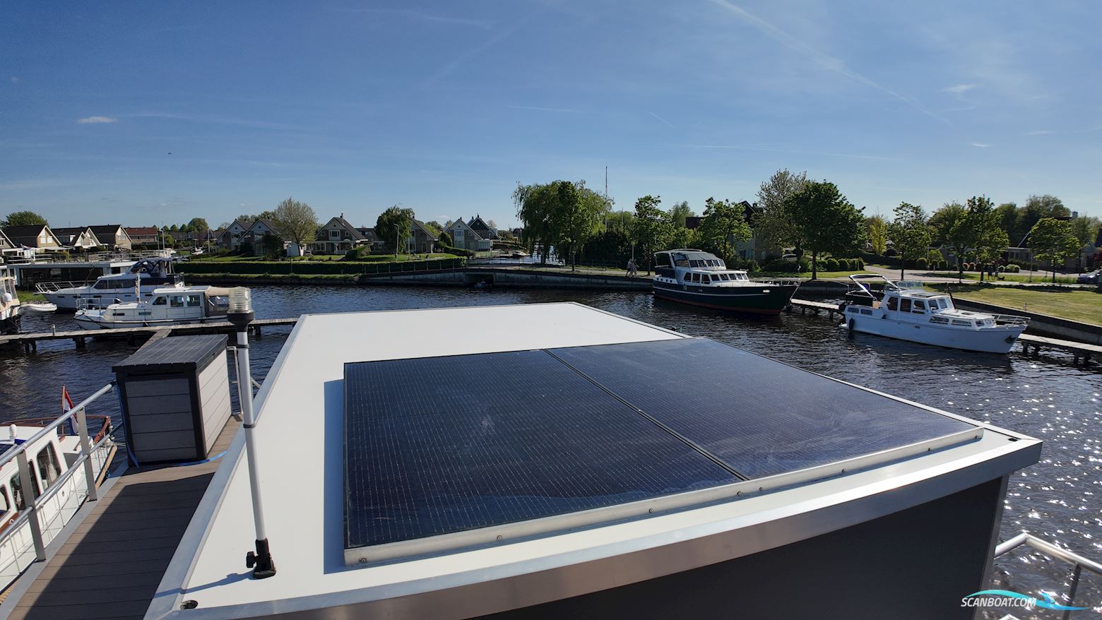 DL-Boats Houseboat