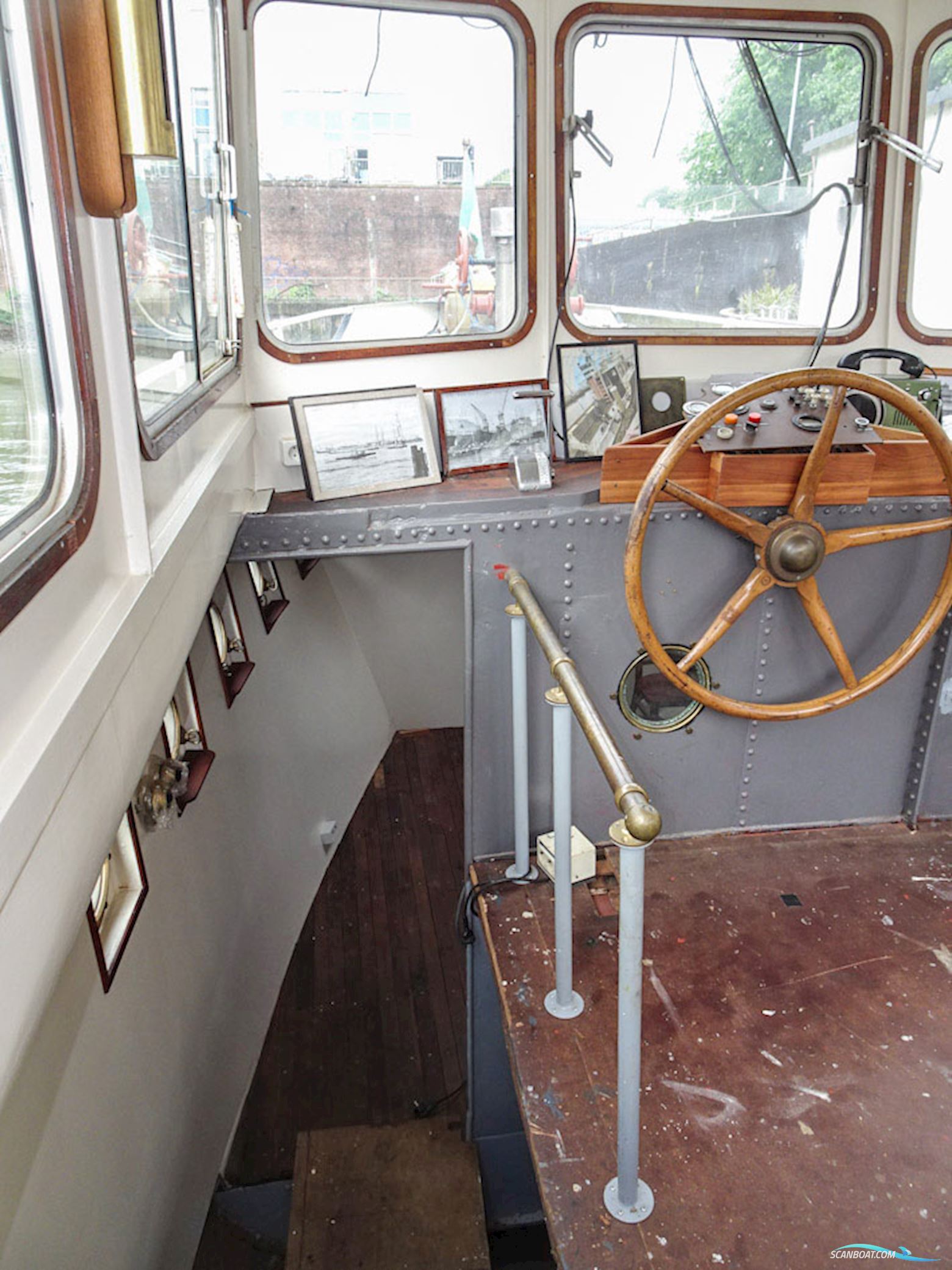 Dockyard 13, Motor tender