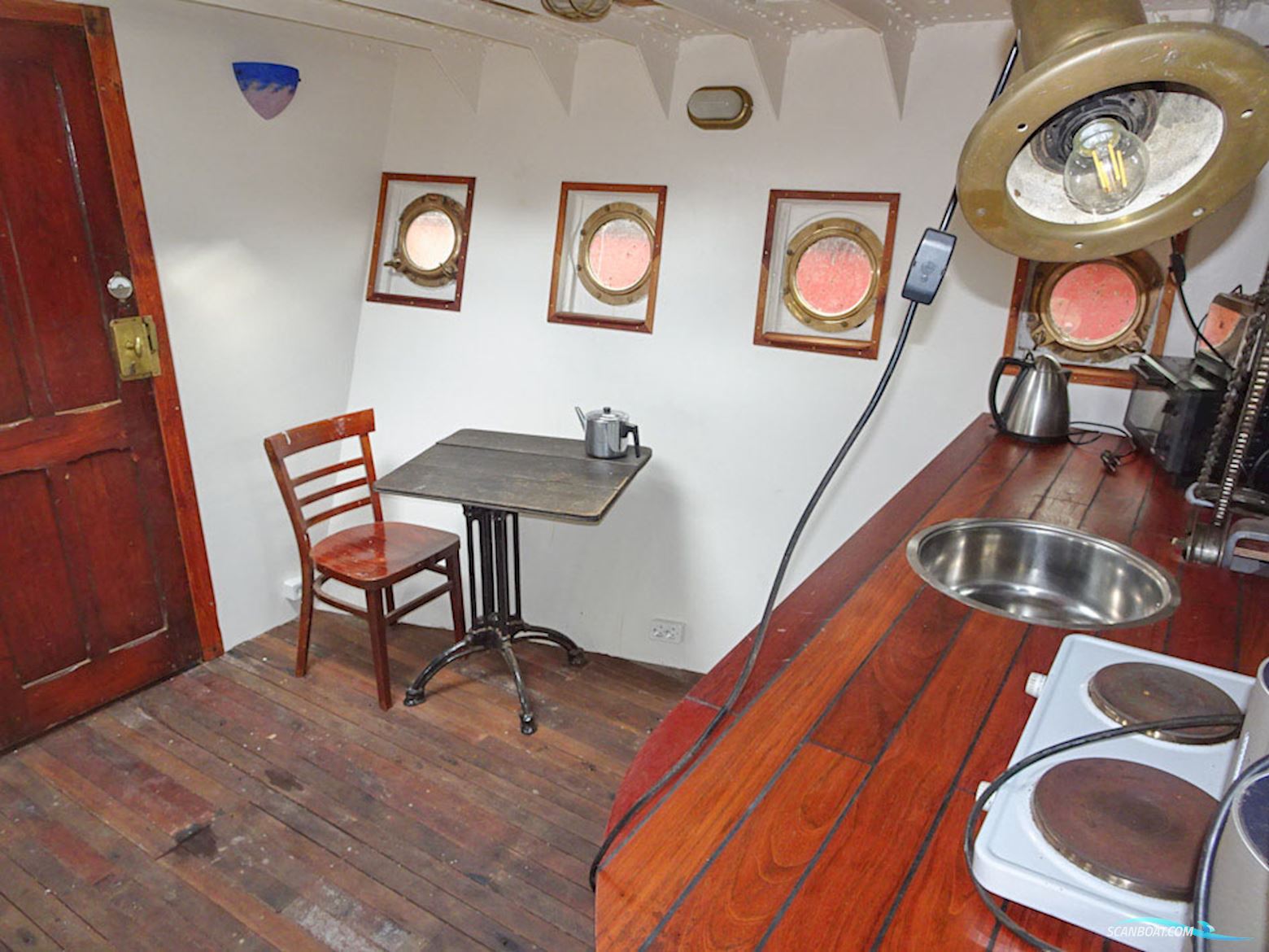 Dockyard 13, Motor tender