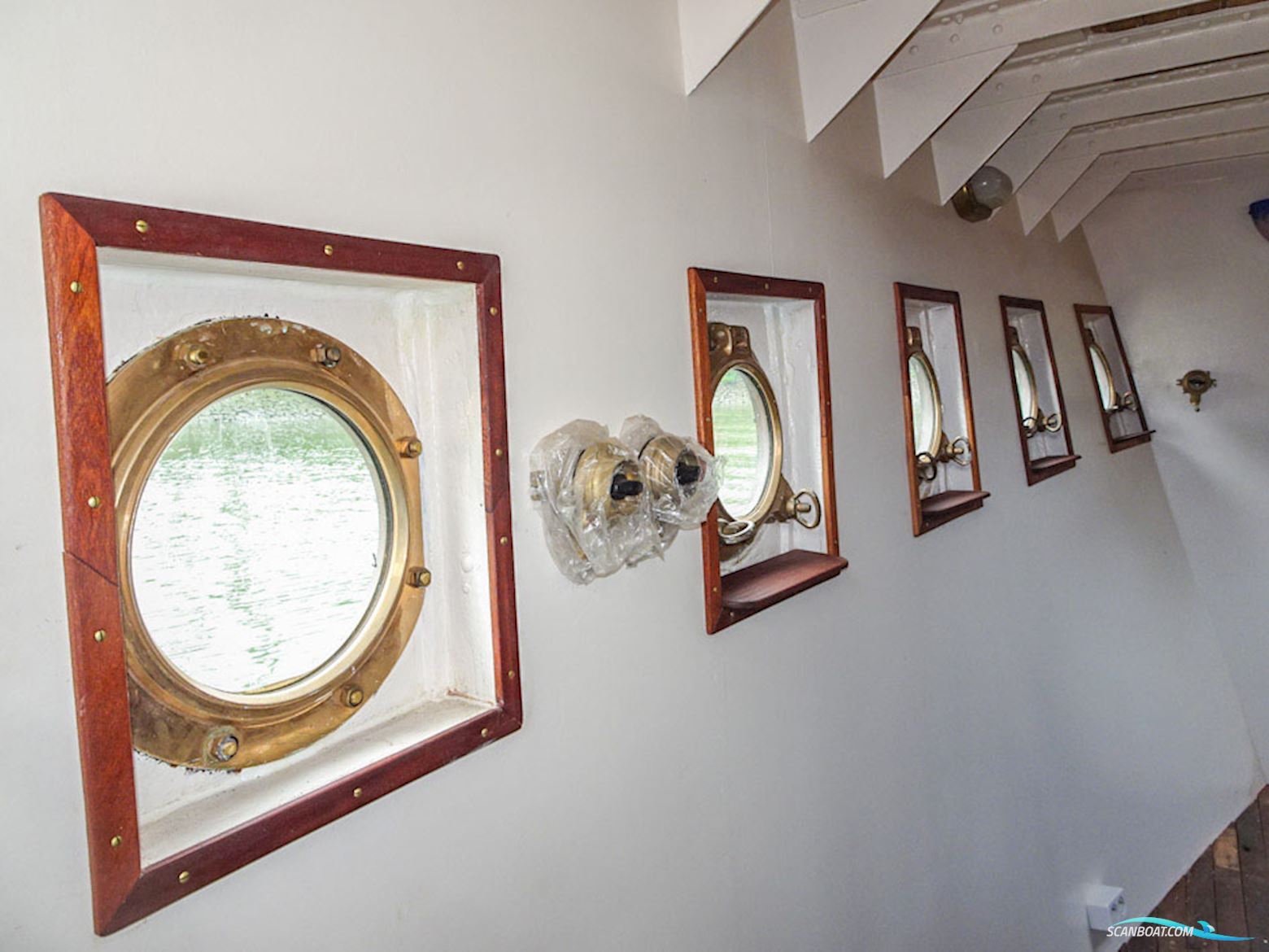 Dockyard 13, Motor tender