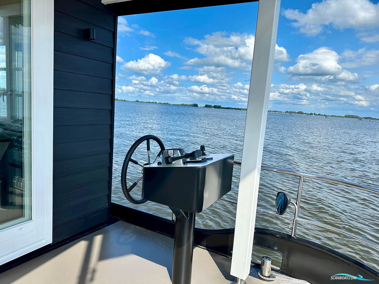 Homeship Vaarchalet 1250D Luxe Houseboat