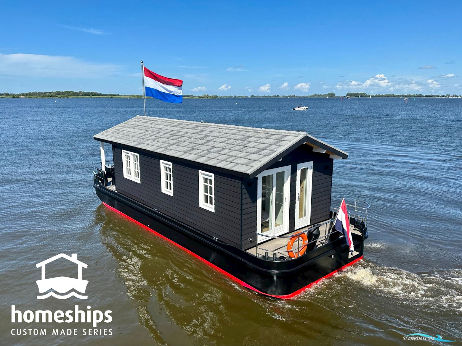 Homeship Vaarchalet 1250D Luxe Houseboat