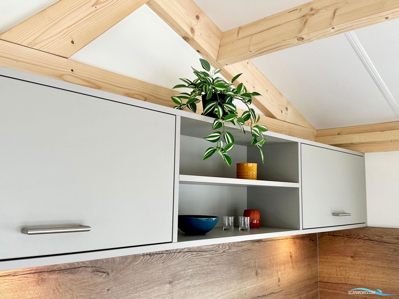 Homeship Vaarchalet 1250D Luxe Houseboat