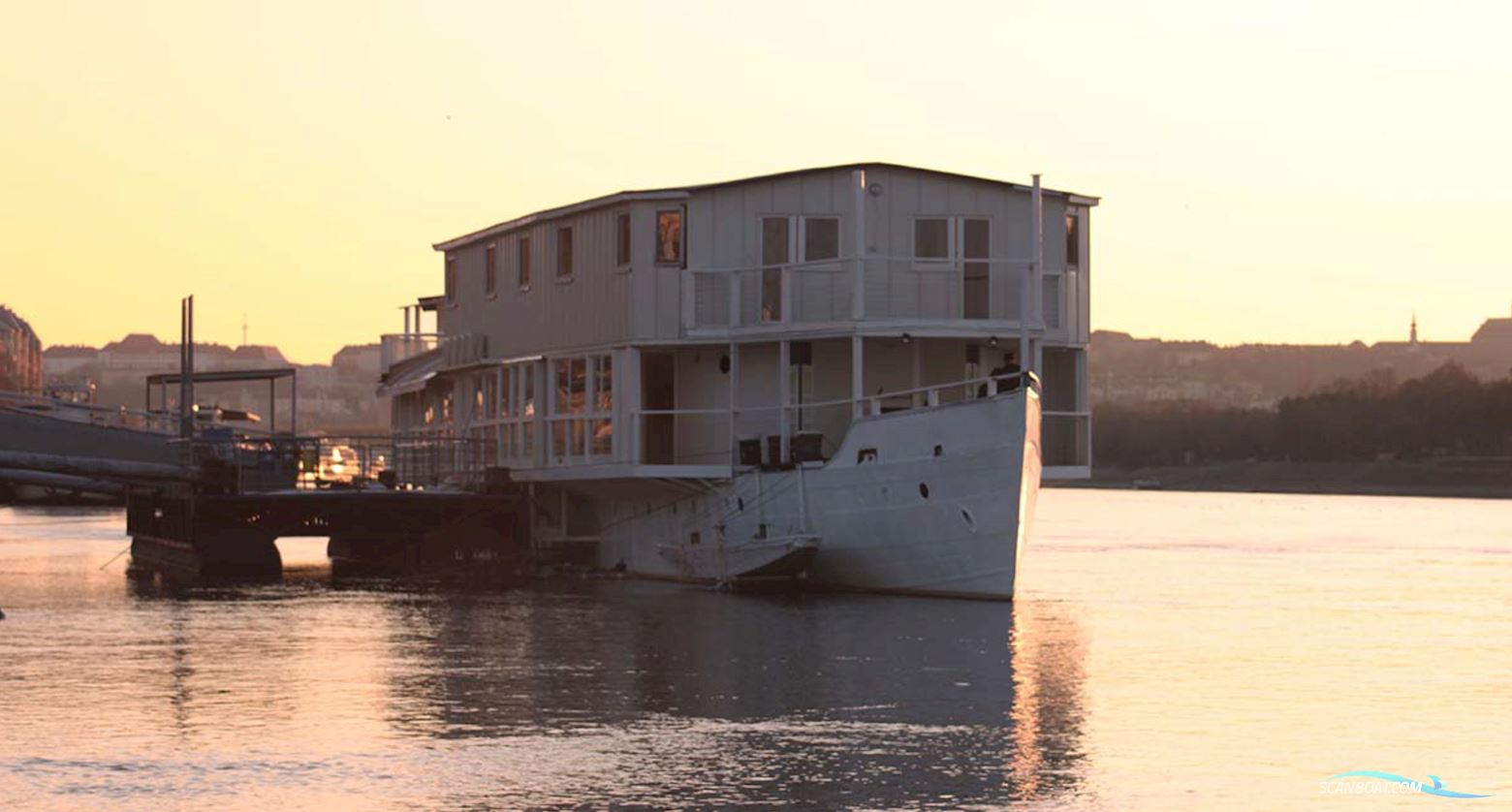 Hotel - Restaurant Ship