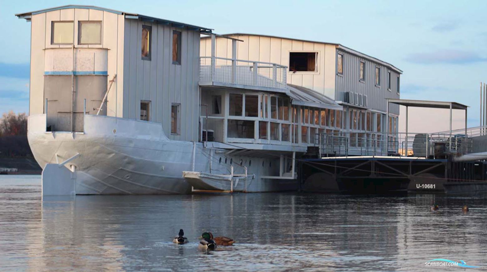 Hotel - Restaurant Ship