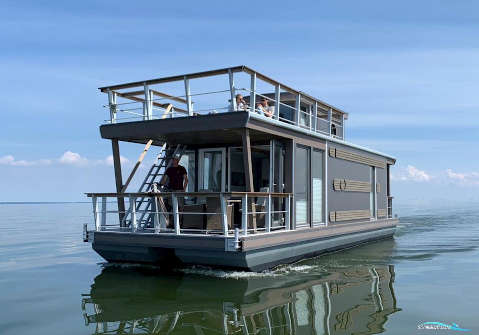 Houseboat  Under Dock  18