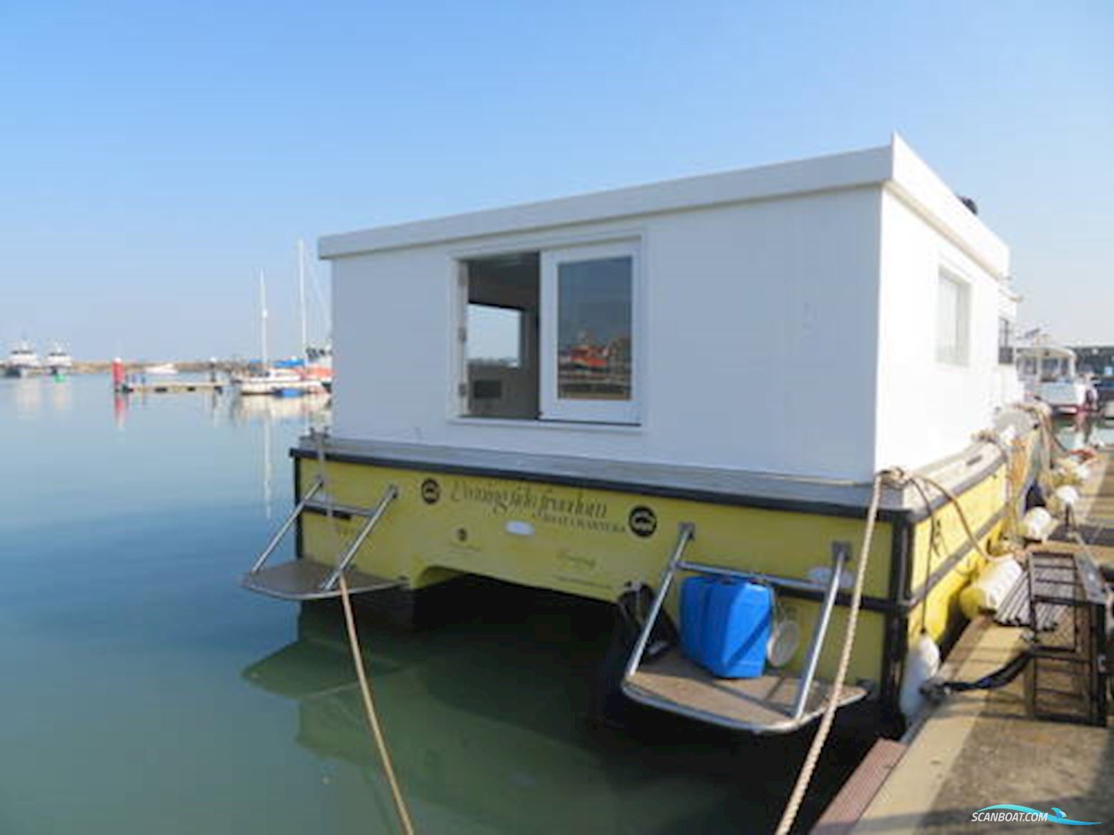 Houseboat Powercat 40 Converted to a