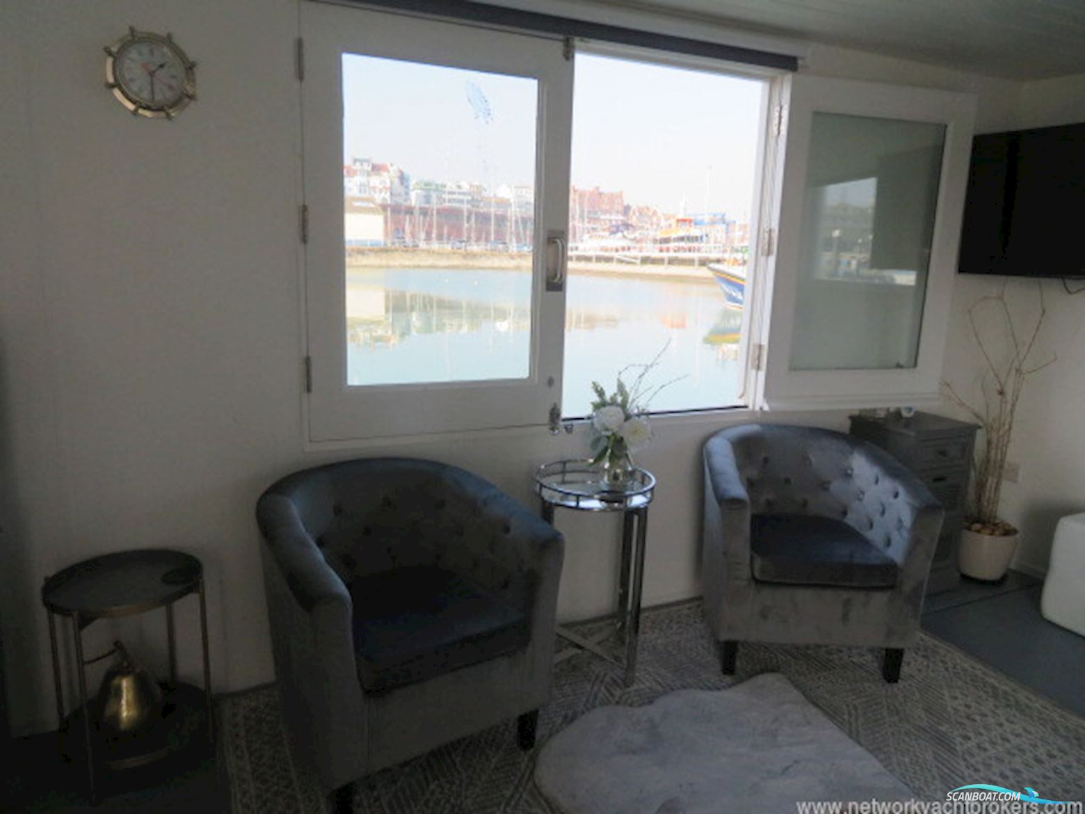 Houseboat Powercat 40 Converted to a