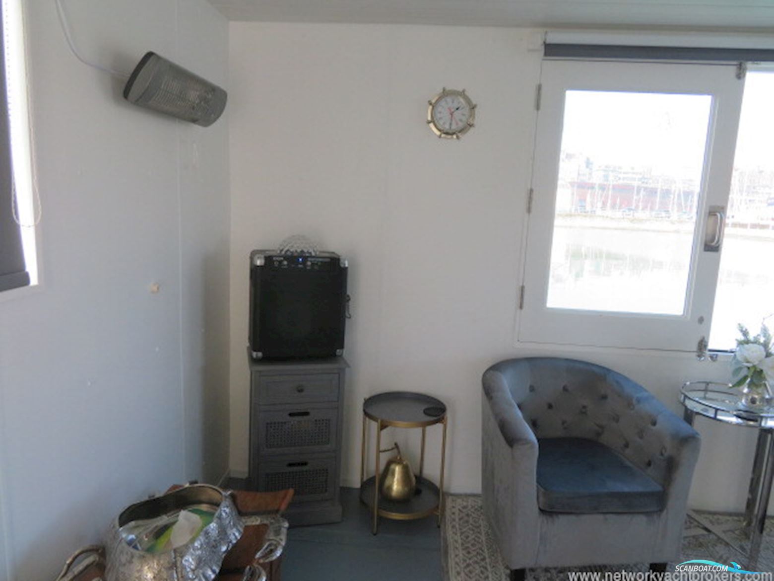 Houseboat Powercat 40 Converted to a